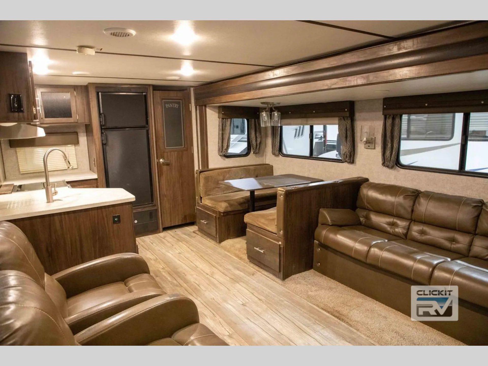 2018 Forest River Cherokee Alpha Wolf 27RK-L — Photo 7