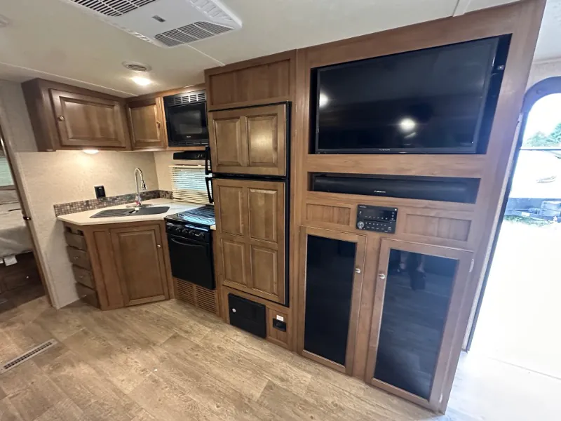 2019 Forest River Rockwood Ultra Lite 2706WS — Photo 5