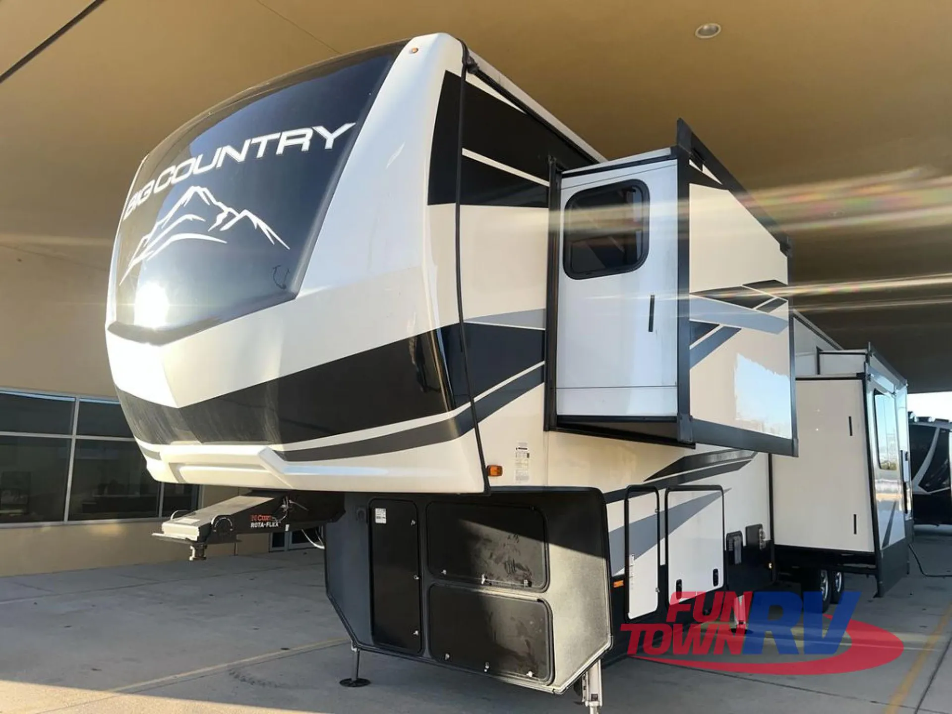 2023 Heartland Big Country 3851MO - Photo 4