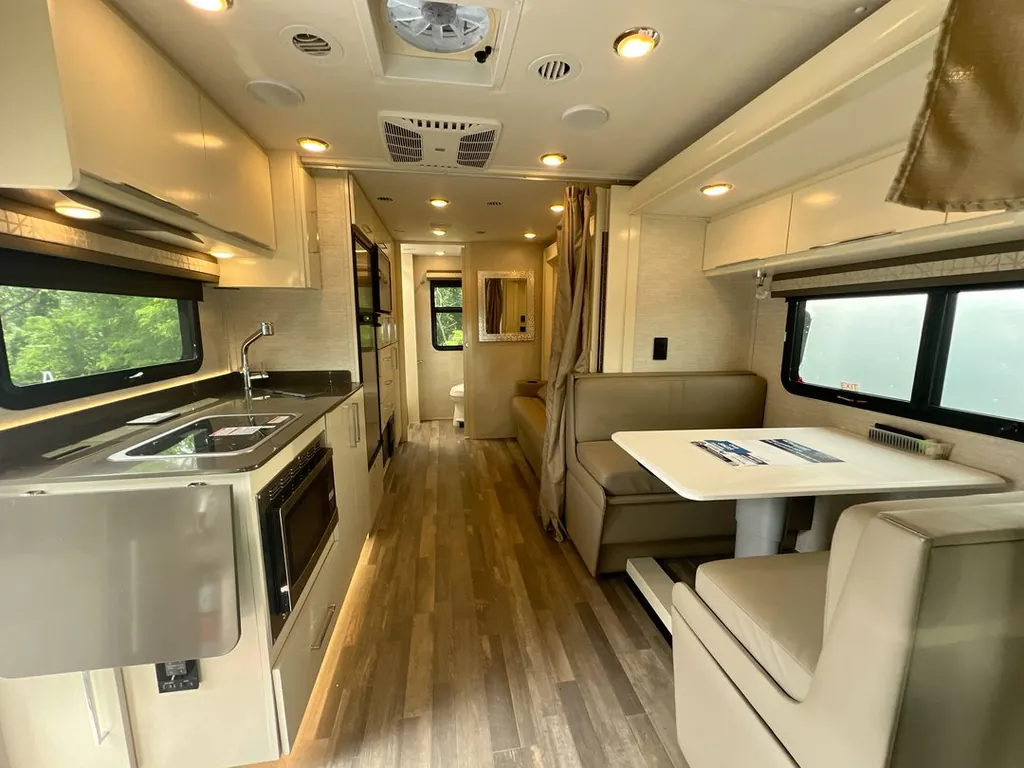2020 Tiffin Wayfarer 25 RW, Photos photo 2