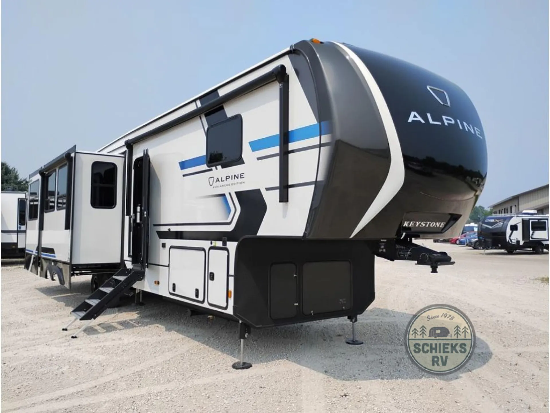 2026 Keystone Alpine Avalanche Edition 366LS - Photo 2