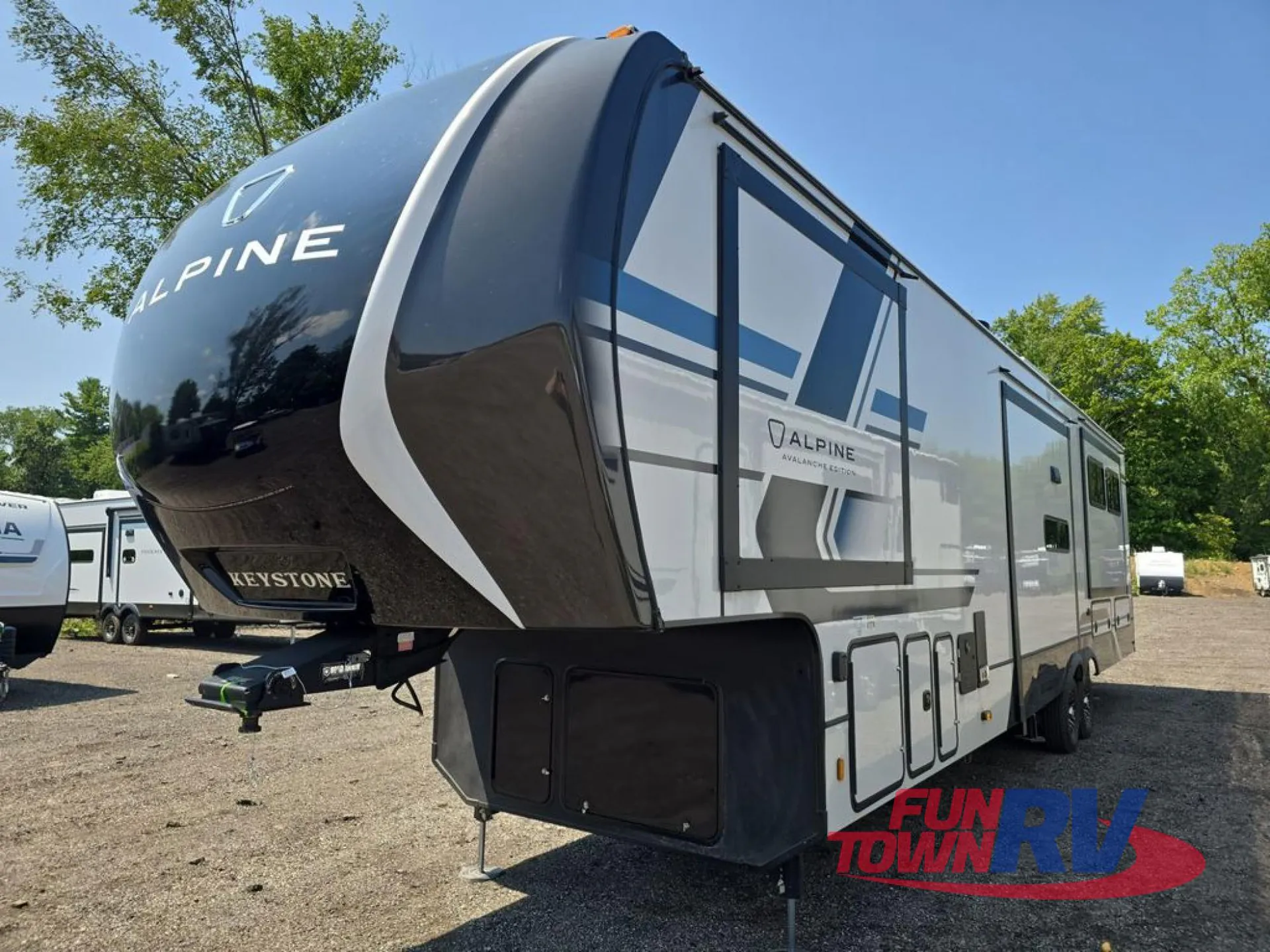 2026 Keystone Alpine Avalanche Edition 381DL - Photo 4