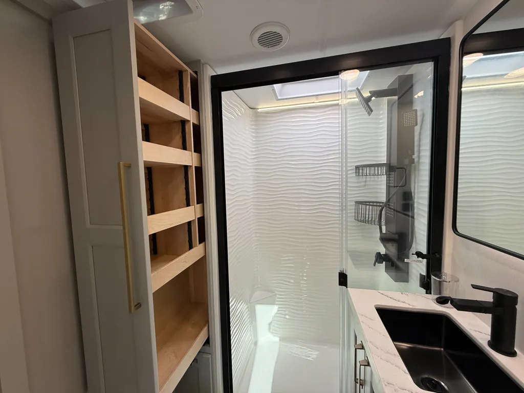 2026 Brinkley Model G 3520, Photos photo 22
