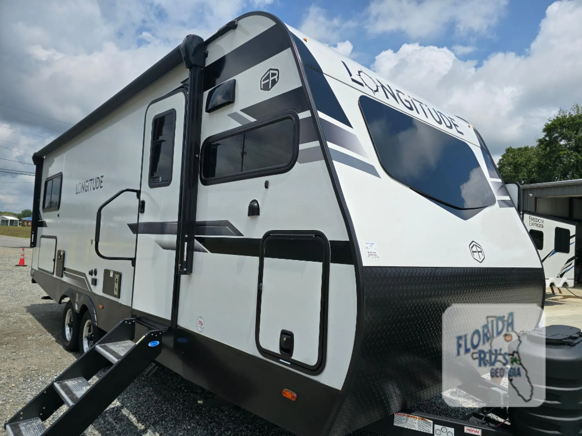 2026 East to West Longitude 230FK - Photo 2