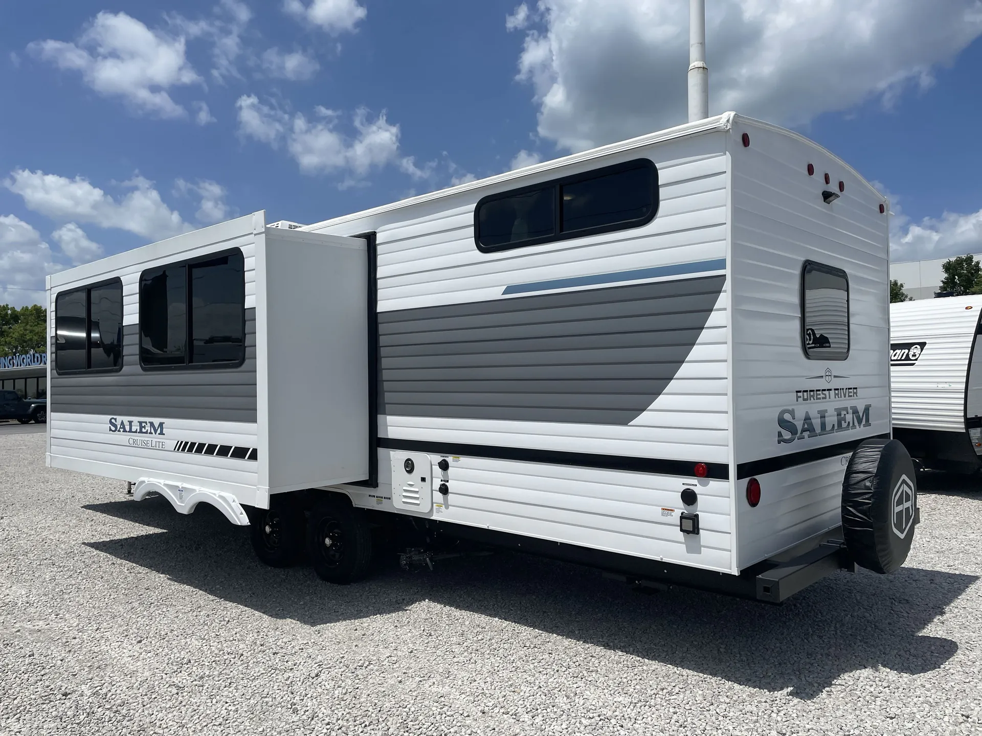 2027 Forest River Salem Cruise Lite 28VBXL — off campside
