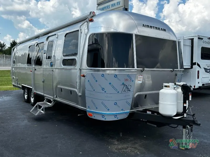 2026 Airstream Flying Cloud 30FBBT - Main photo