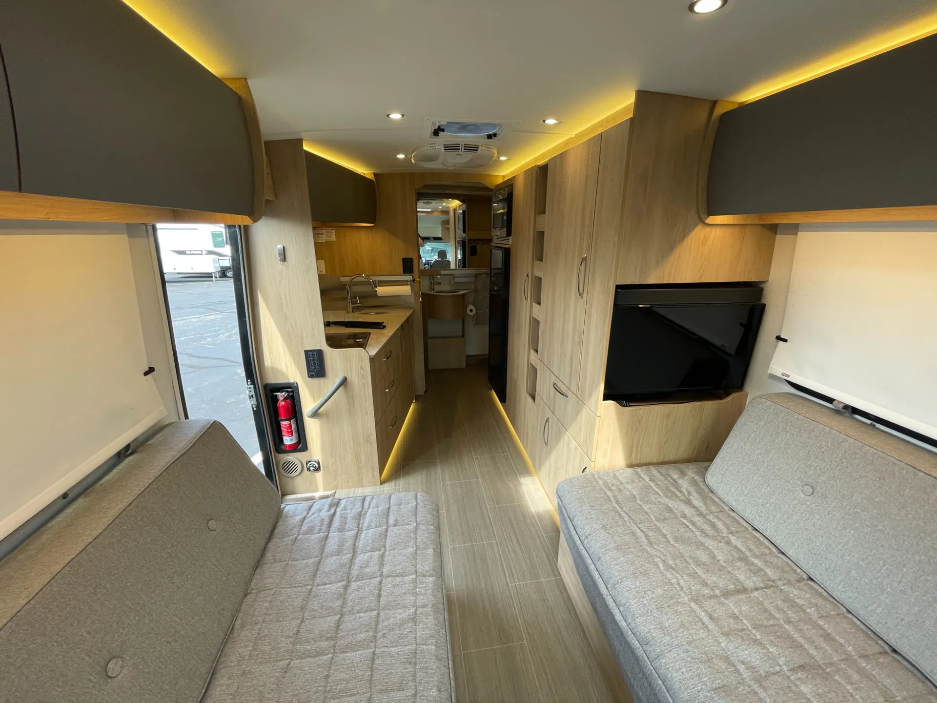 2021 Leisure Travel Wonder W24FTB - Photo 3