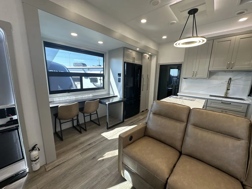 2026 Brinkley Model G 3950, Photos photo 3