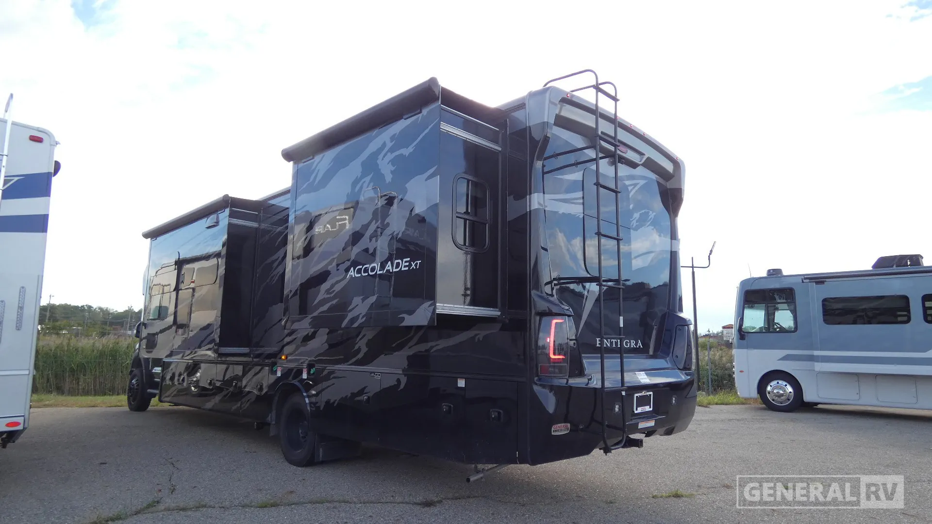 2024 Entegra Coach Accolade XT 35L - Photo 4