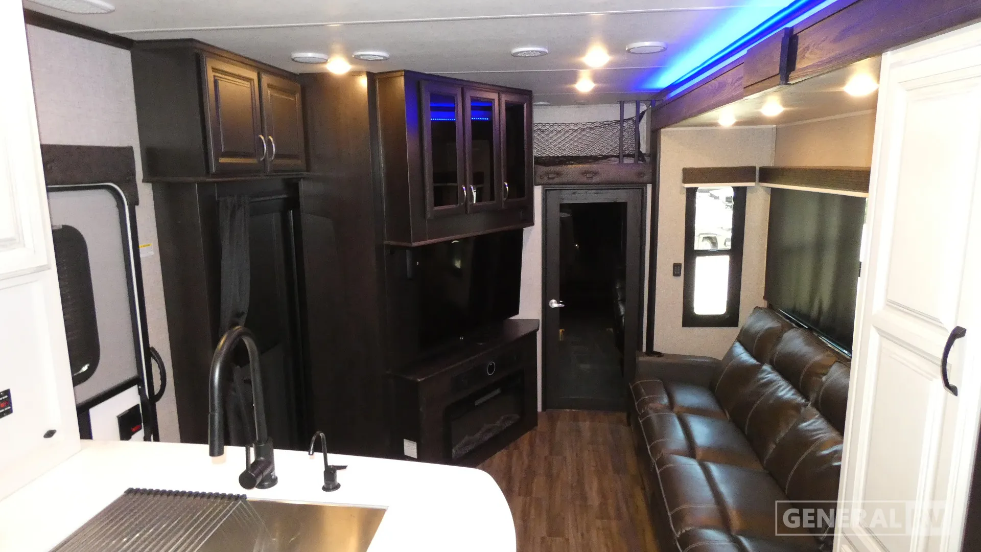 2023 Jayco Seismic 4113 - Photo 3