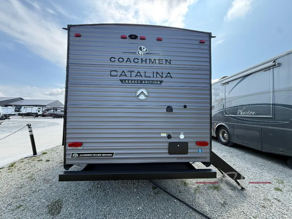 2027 Coachmen Catalina Legacy Edition 333DBDSCK, Photos photo 11