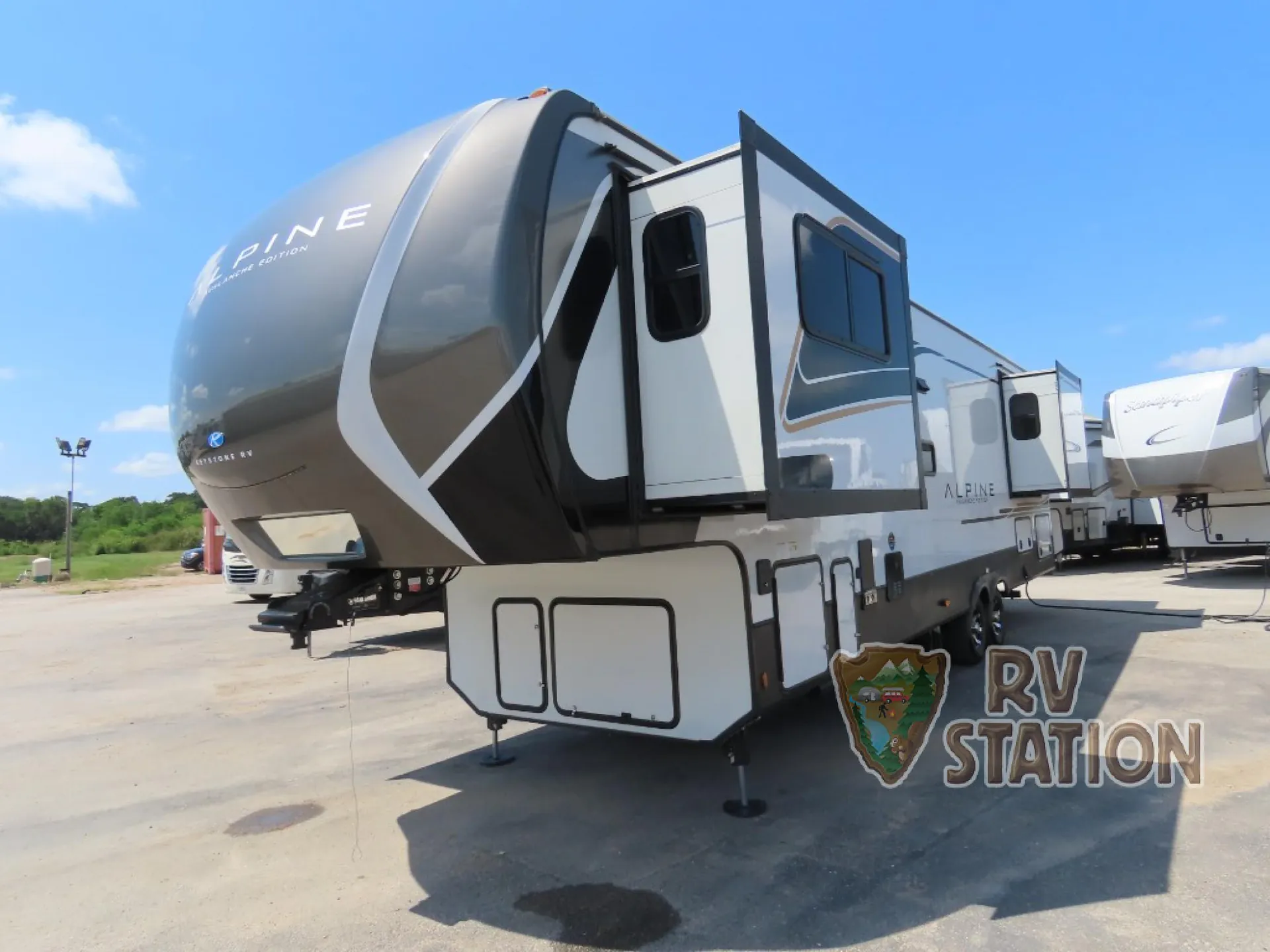 2024 Keystone Alpine Avalanche Edition 346FL - Photo 3