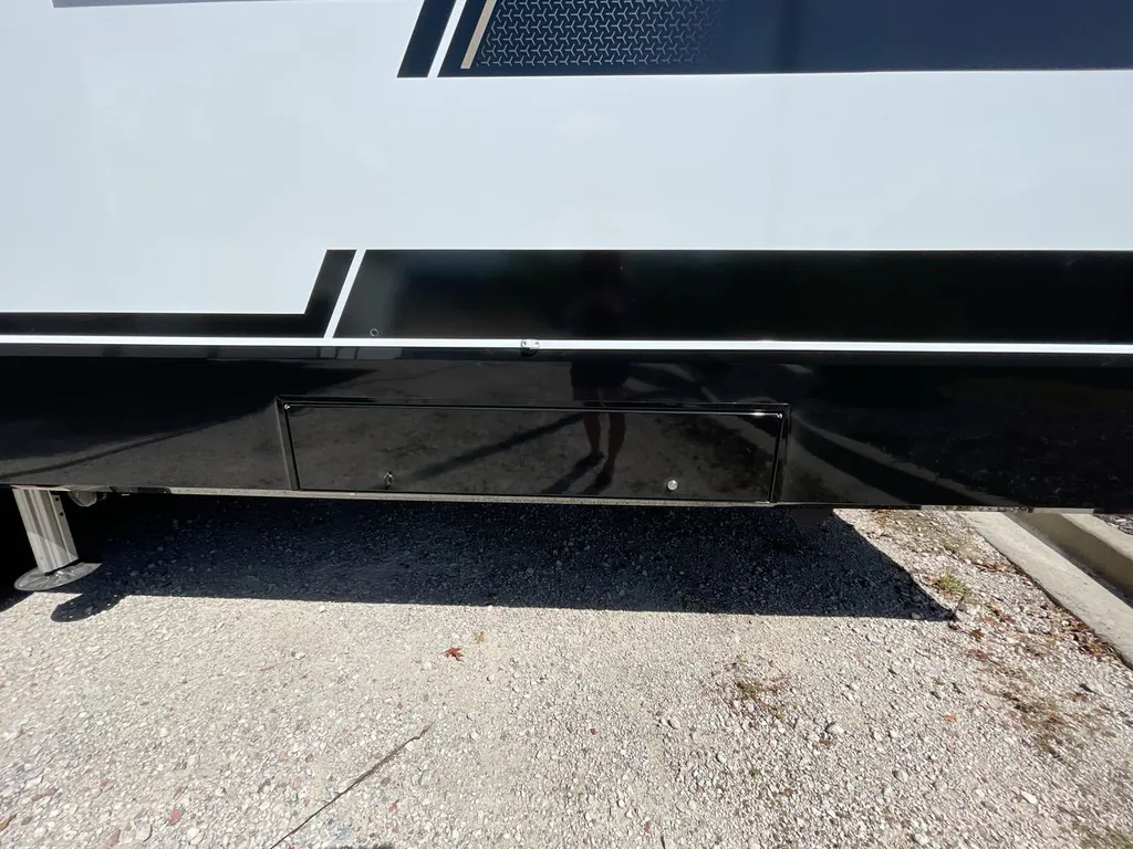 2026 Brinkley Model G 3950, Photos photo 8
