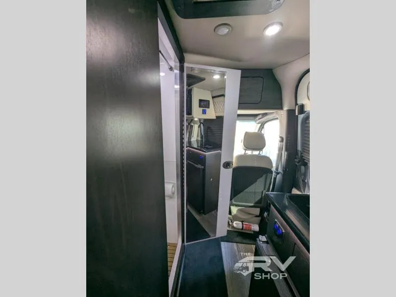2026 OGV Luxury Coach V-Tour 144 New    2MB4A - Photo 4