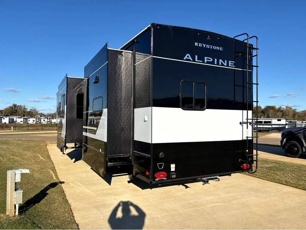 2026 Keystone Alpine Avalanche Edition 366LS - Photo 4