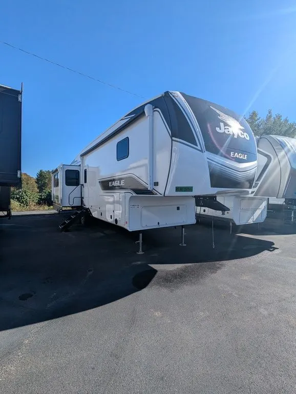 2026 Jayco Eagle 335LSTS - Photo 2
