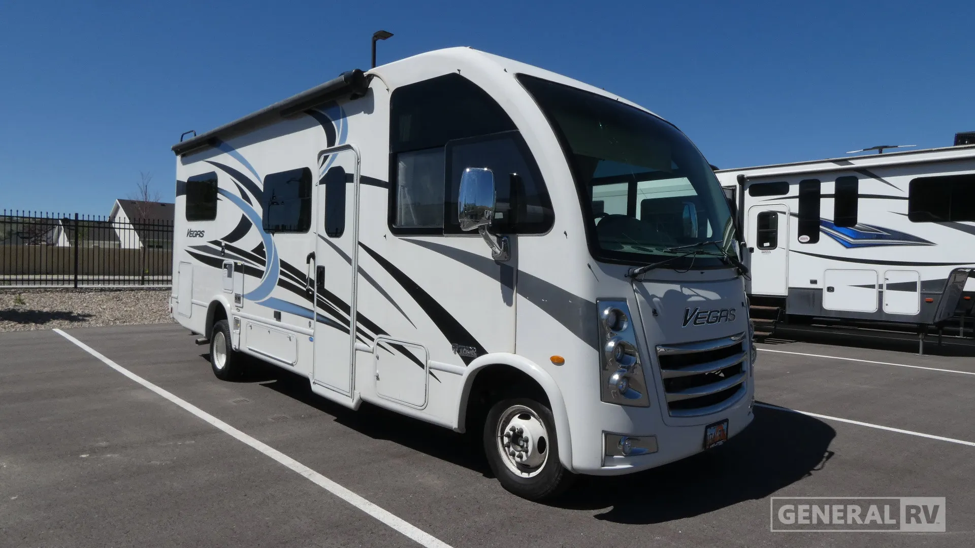2021 Thor Motor Coach Vegas 24.1 - Photo 2
