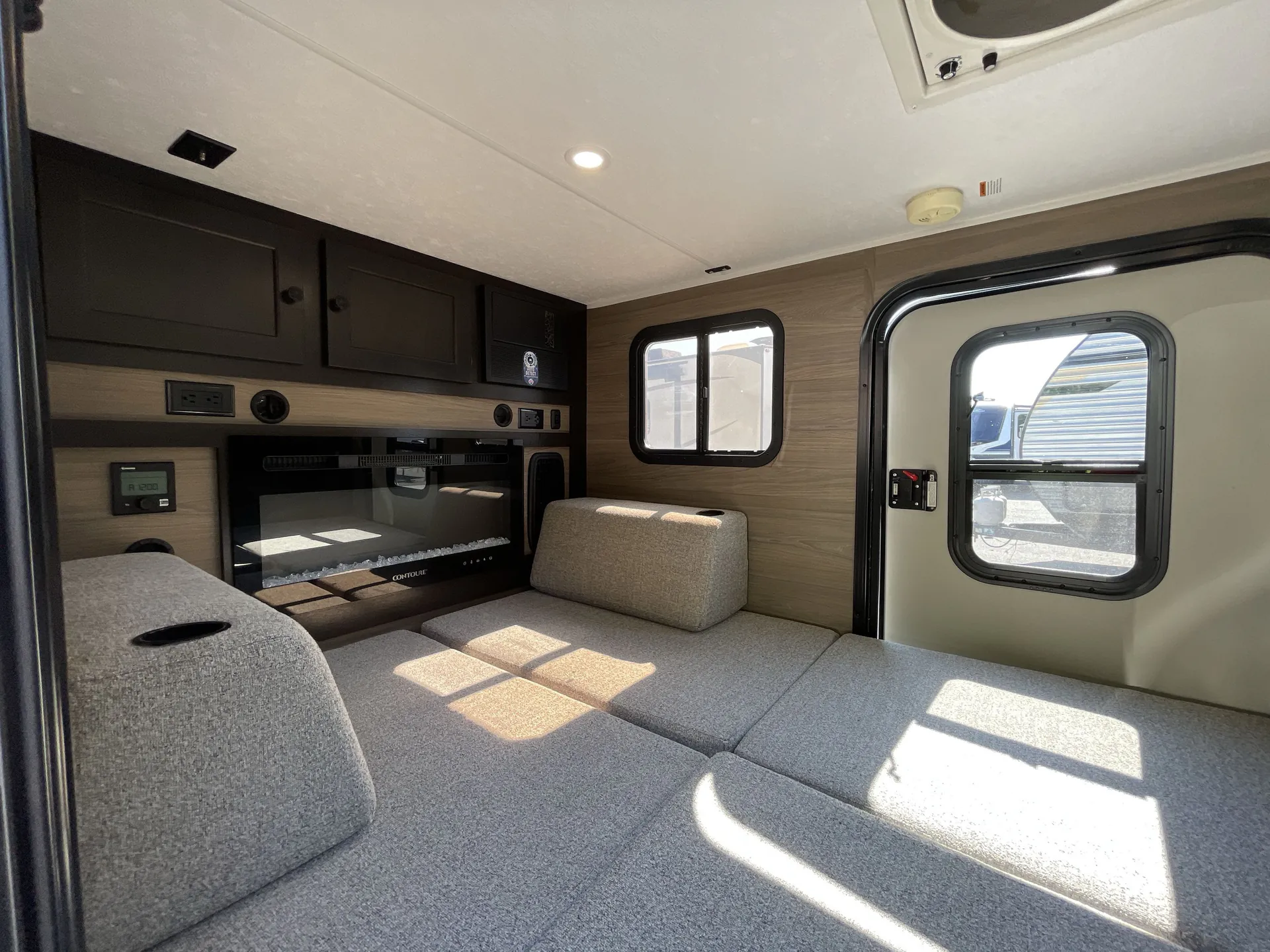 2024 Bontrager Outdoors Radical 12RAD — living area main