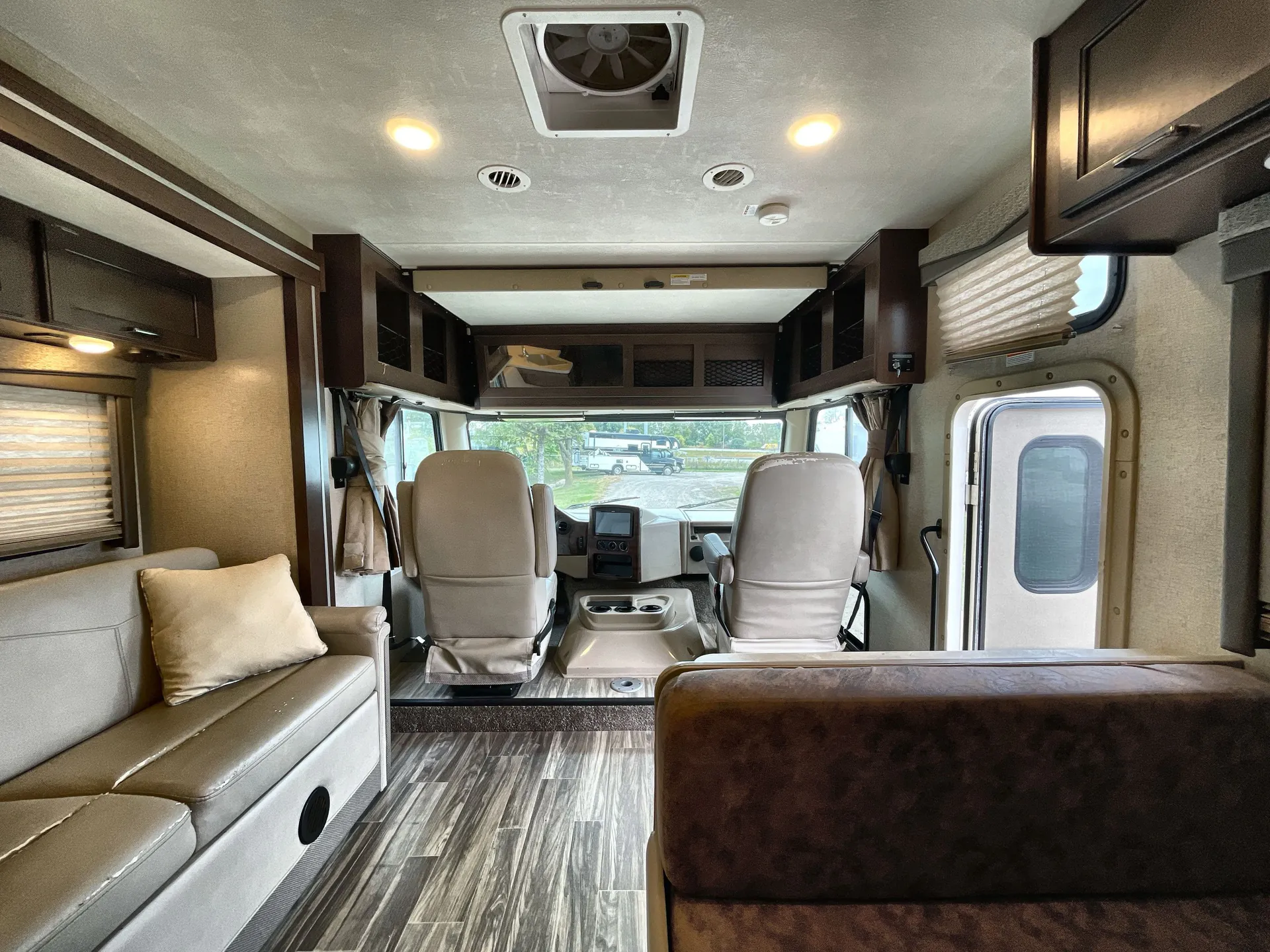 2019 Thor Motor Coach A.C.E 30.4 — living area main