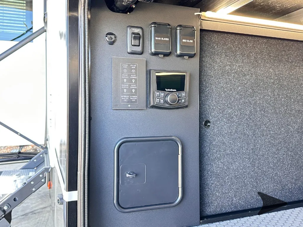 2026 Brinkley Model G 4100, Photos photo 26
