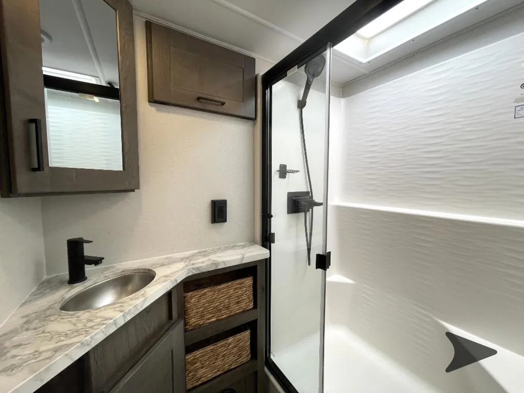 2023 Alliance RV Valor 42V13, Photos photo 38