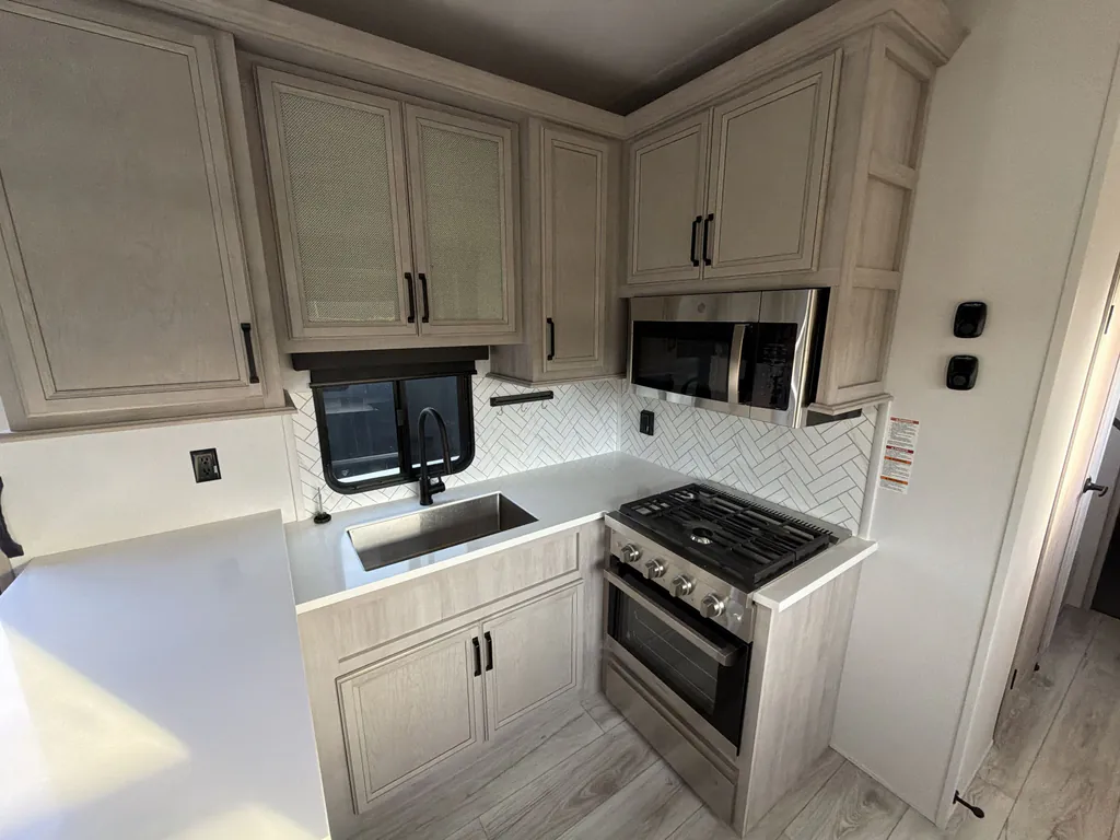 2025 Keystone Montana High Country 377FL, Photos photo 9