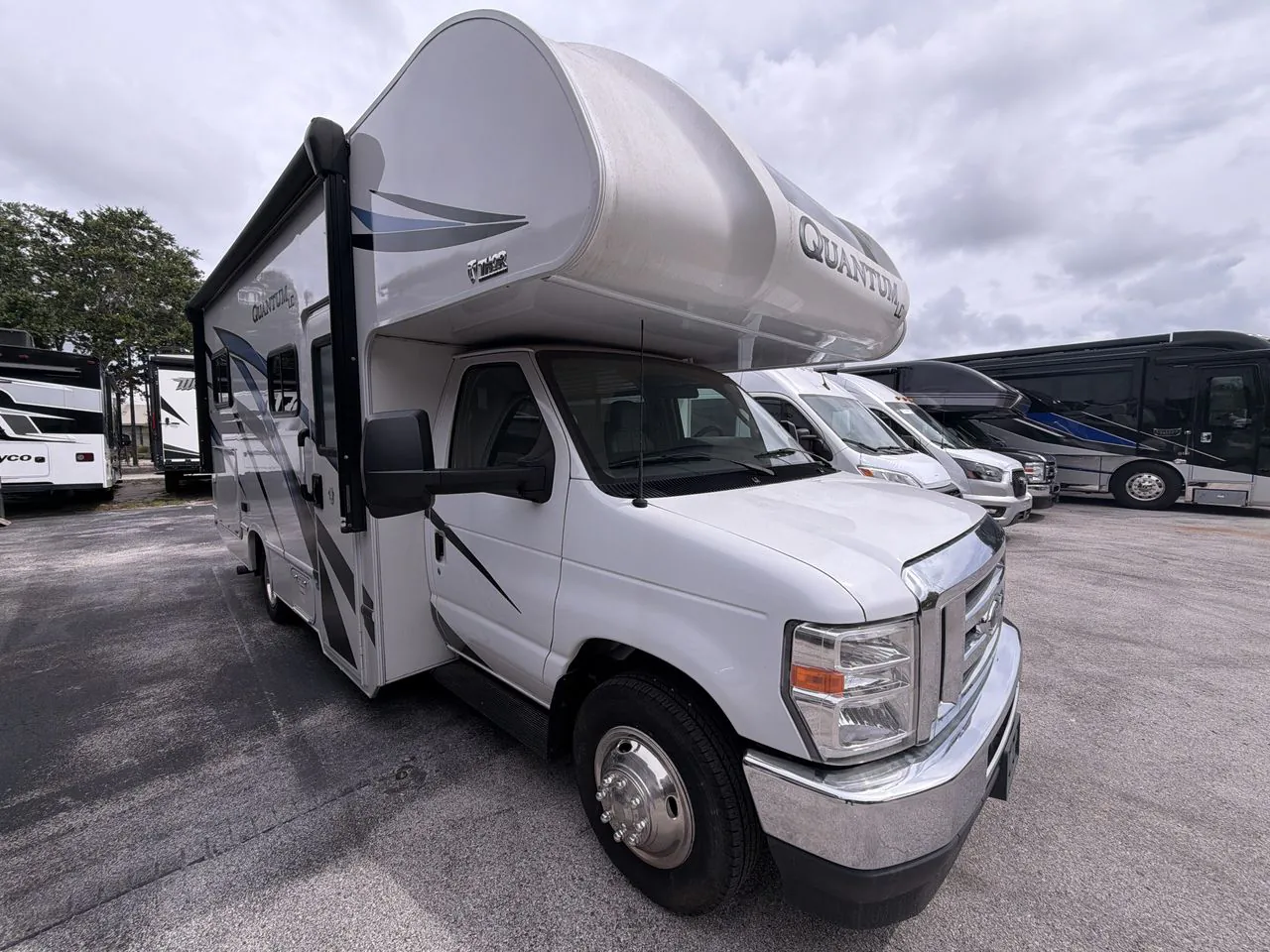 2024 Thor Motor Coach Quantum LC LC22 - Photo 2