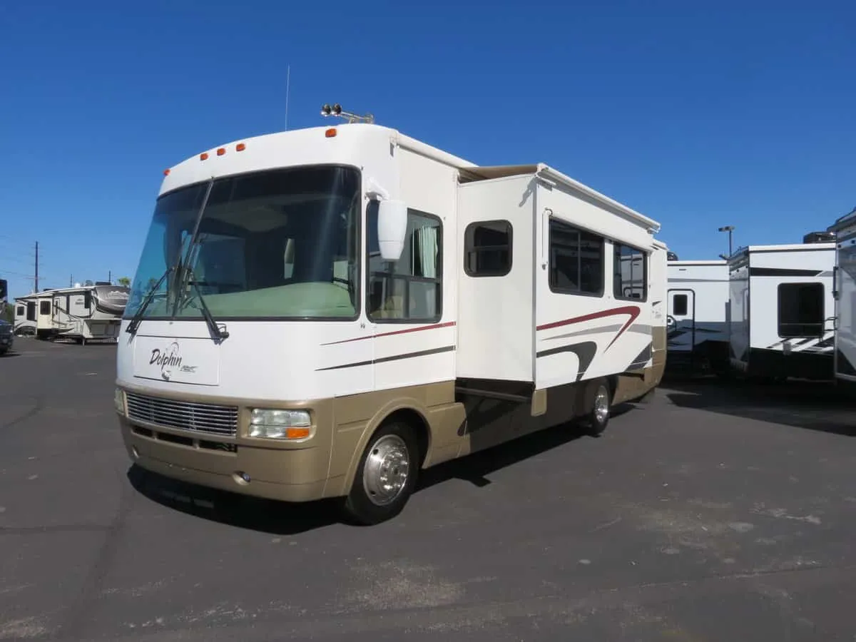 2004 National Dolphin 6320LX - Photo 3