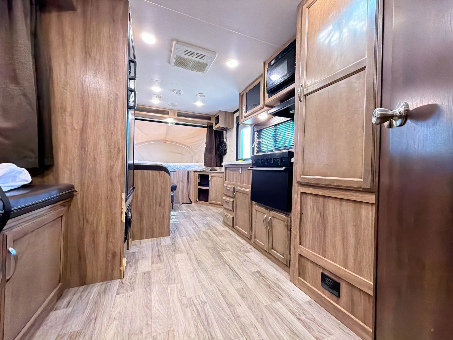 2019 Jayco Jay Feather Hybrid X20D — living area main