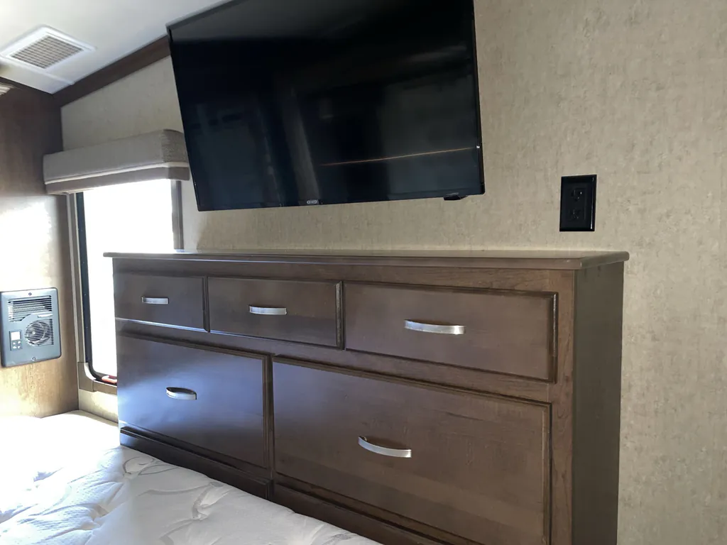 2018 Forest River Cedar Creek 38EL, Photos photo 4