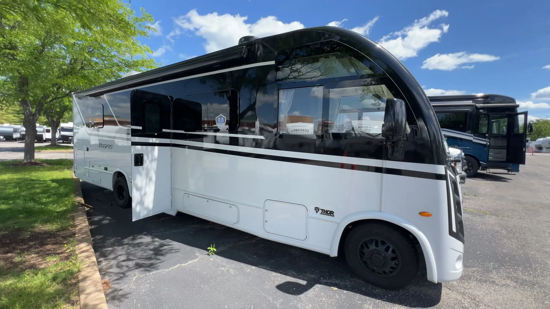 2026 Thor Motor Coach Vegas 281 - Photo 3