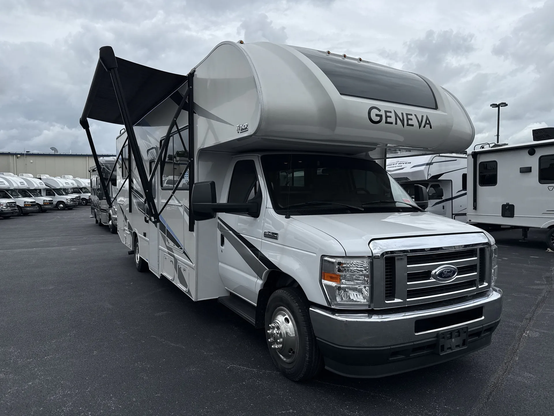 2023 Thor Motor Coach Geneva 28VA - Photo 2