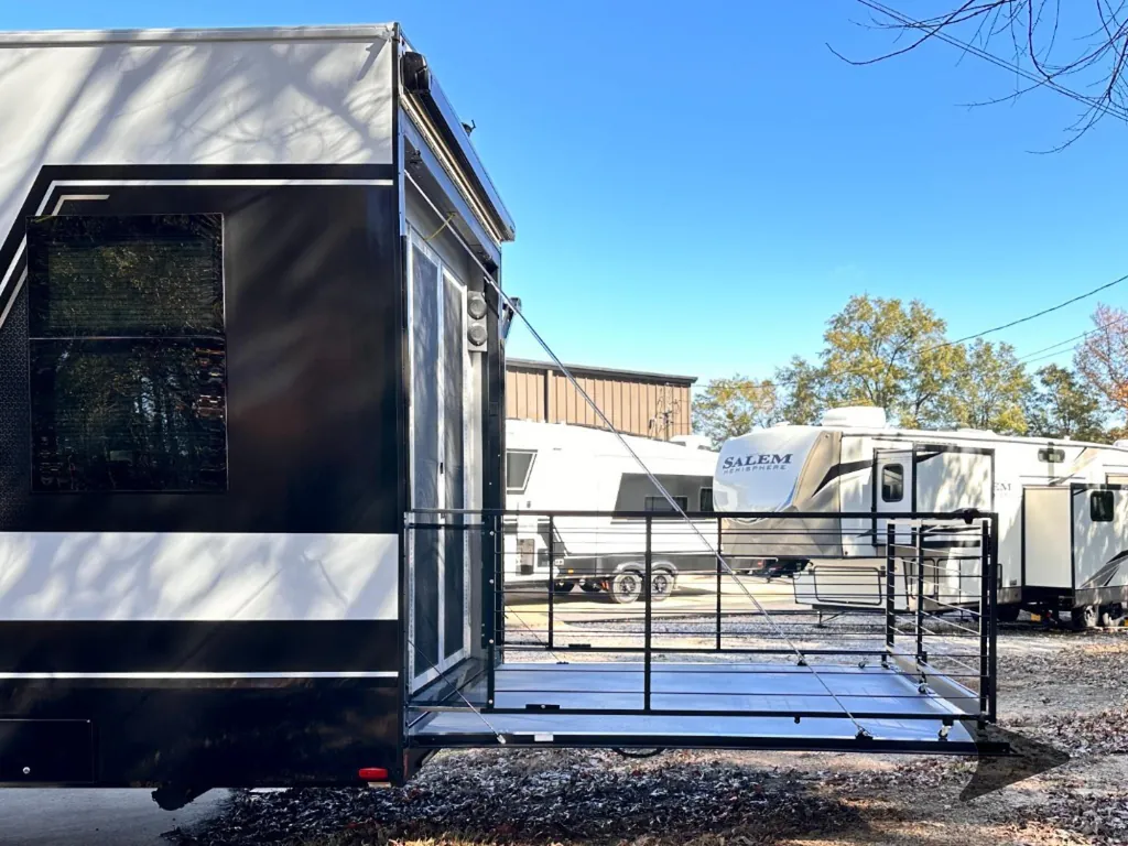 2026 Brinkley Model G 4100, Photos photo 13