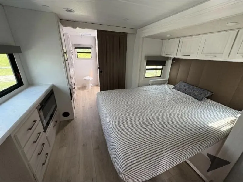 2026 Forest River Grand Surveyor 268FKBS - Photo 3