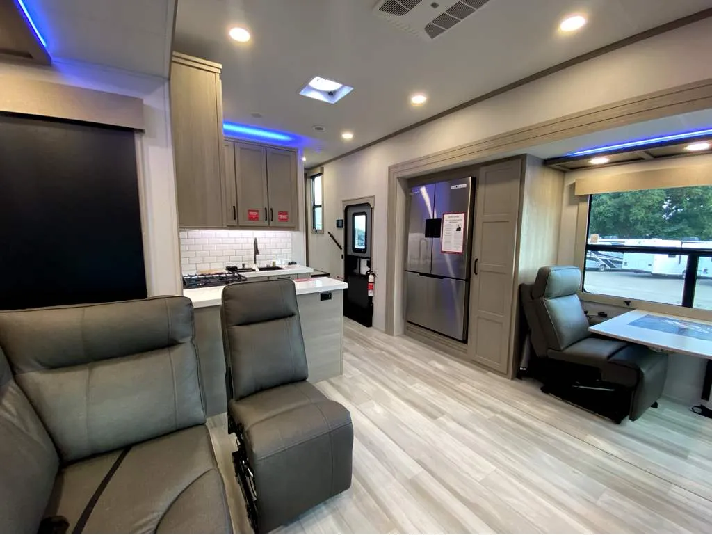2026 Grand Design Momentum M-Class 414M, Photos photo 13