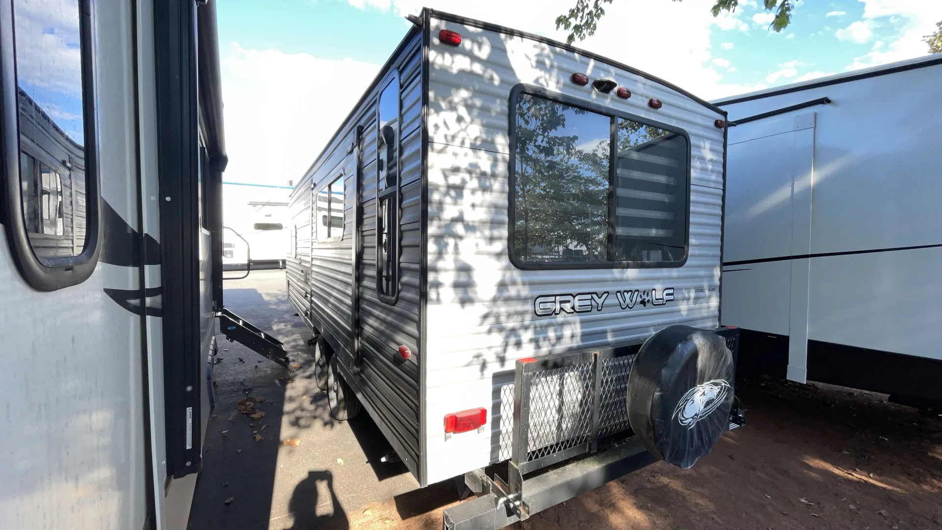 2021 Forest River Cherokee Grey Wolf 23MK — campside