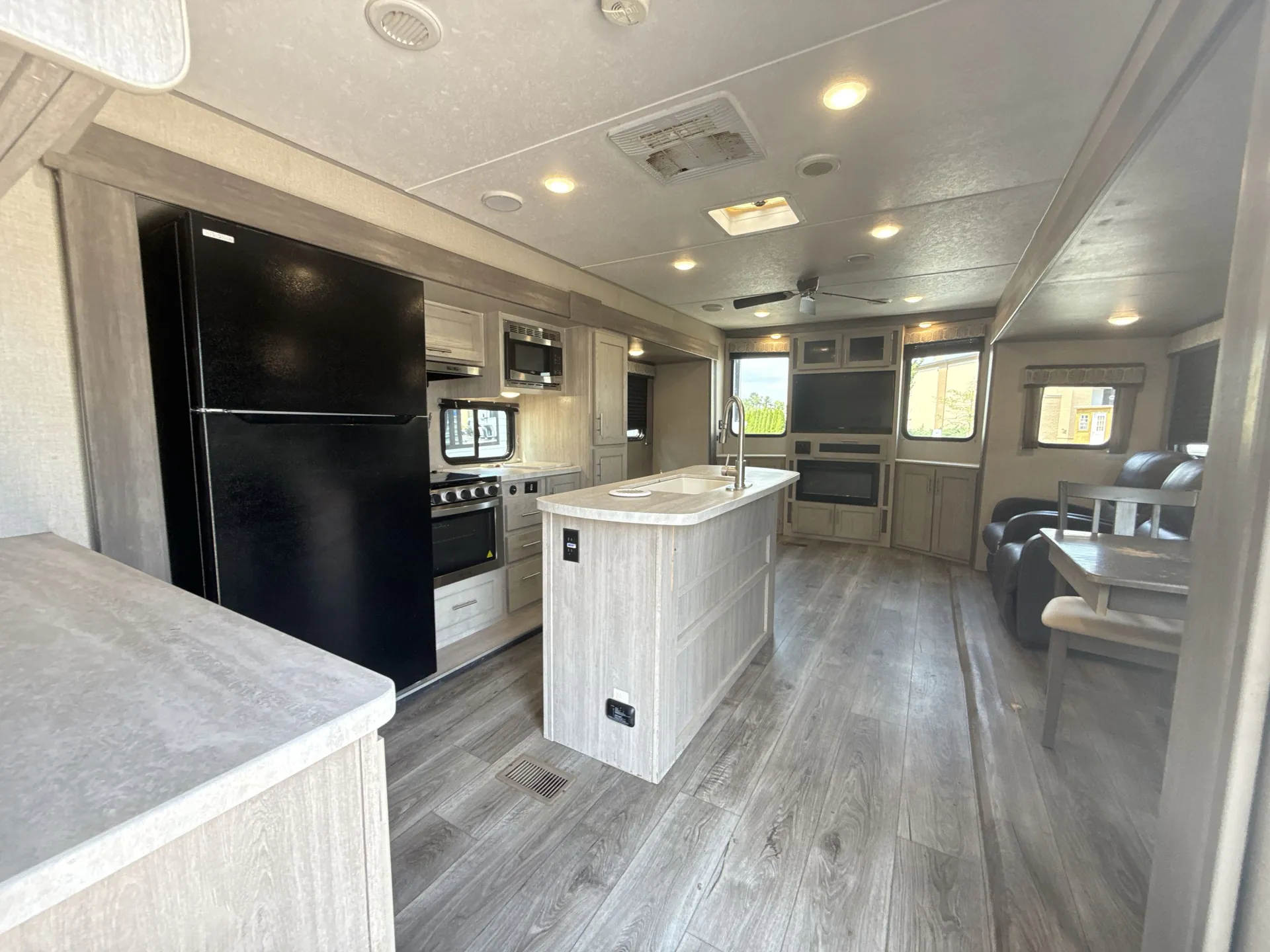 2023 Coachmen Catalina Destination 39MKTS — living area main