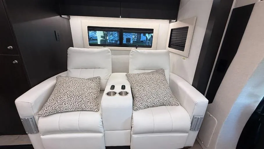 2027 Tiffin Wayfarer 25 PW, Photos photo 18