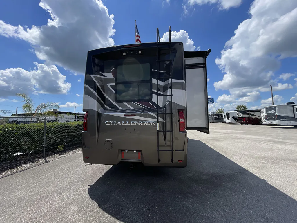 2023 Thor Motor Coach Challenger 35MQ, Photos photo 7