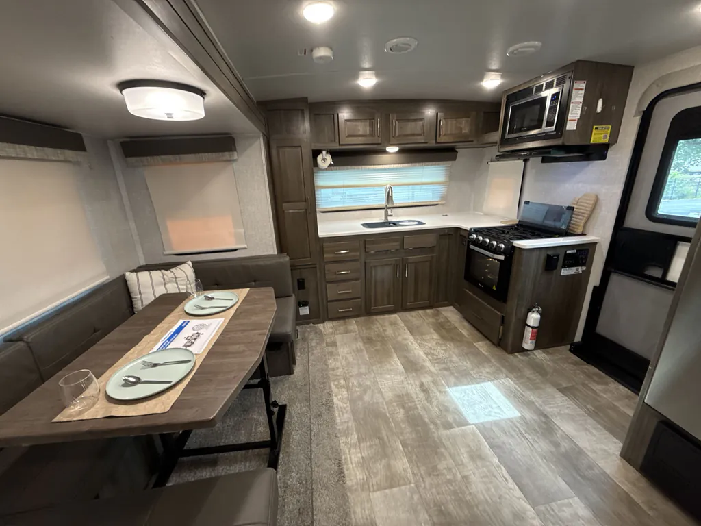 2022 Forest River Flagstaff Micro Lite 25FKS, Photos photo 3