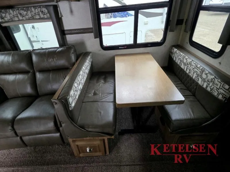 2018 Forest River Rockwood Signature Ultra Lite 8335BSS - Photo 3