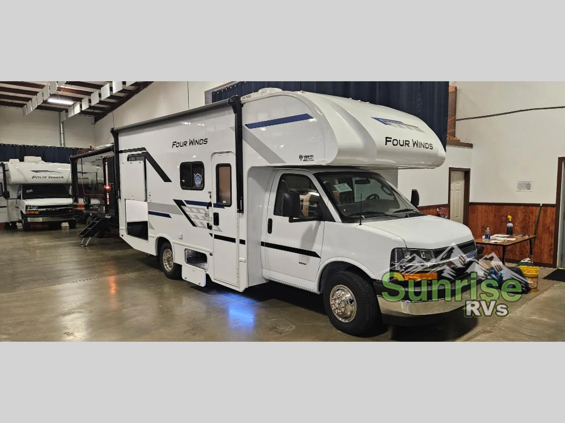2026 Thor Motor Coach Four Winds 21Z CHEVY - Photo 2