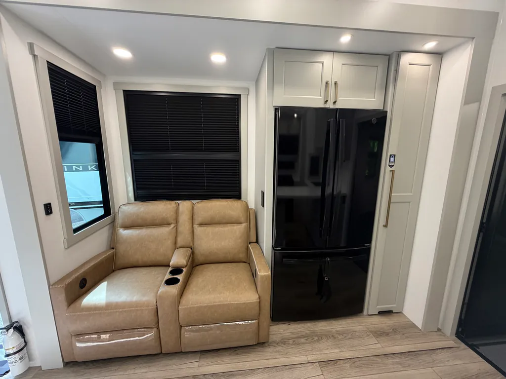 2026 Brinkley Model G 3520, Photos photo 10