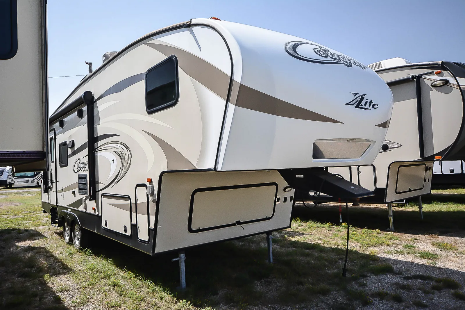 2017 Keystone Cougar XLite 26RLS - Photo 2