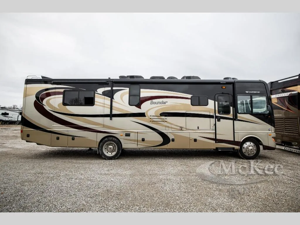 2014 Fleetwood Bounder 35K - Photo 4
