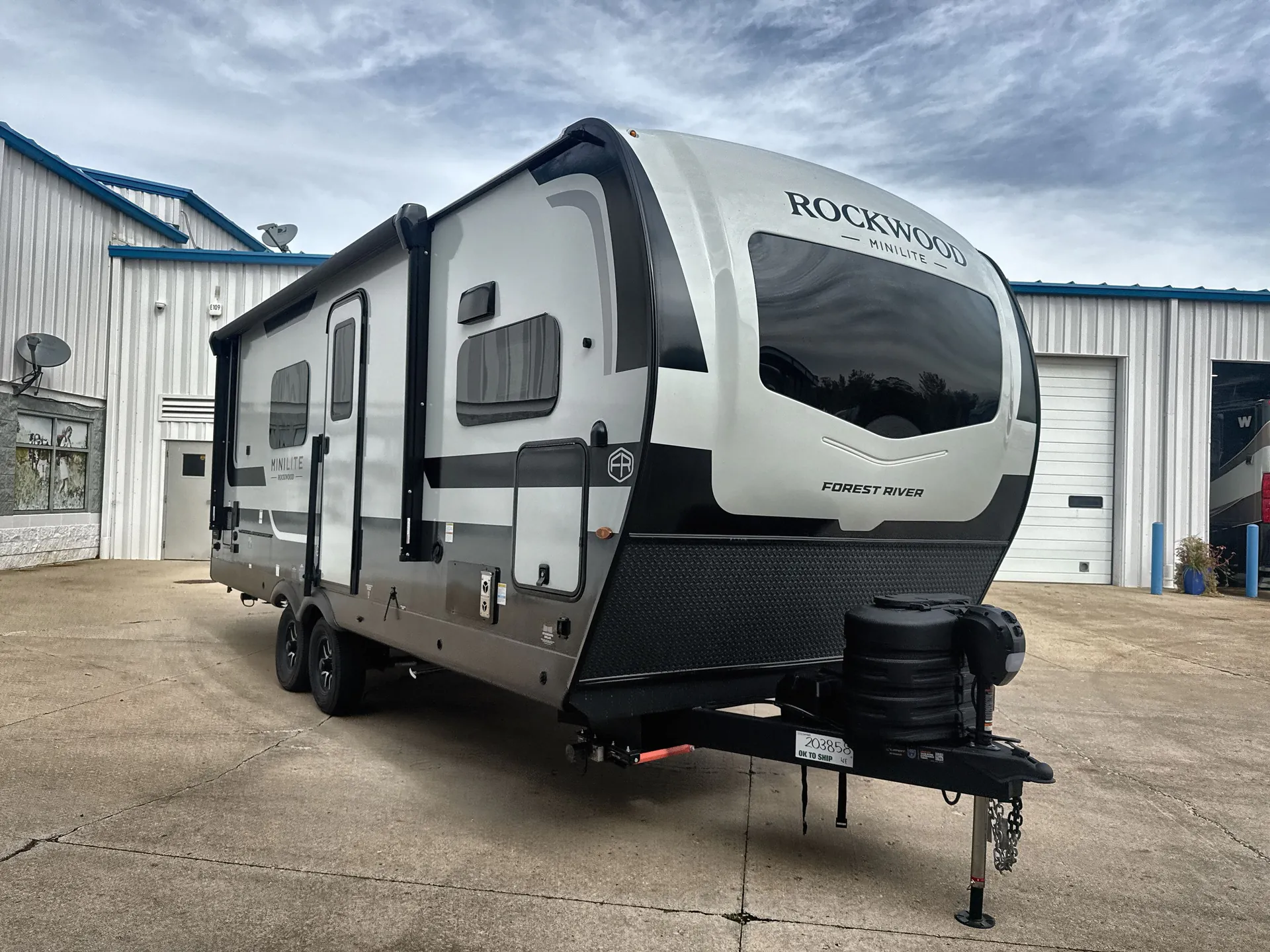 2027 Forest River Rockwood Mini Lite 2523MBR
