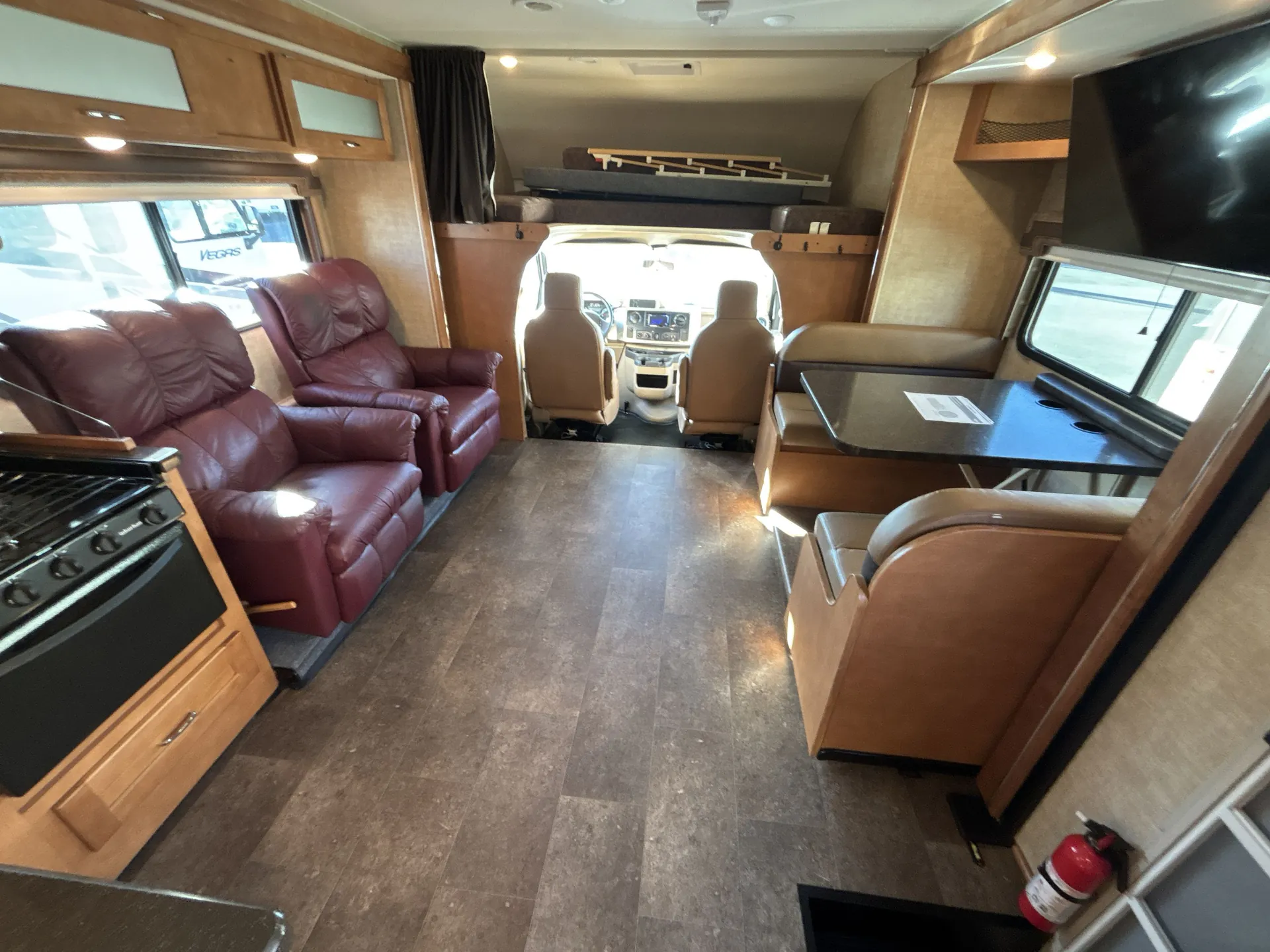 2017 Winnebago Minnie Winnie 31D — living area main