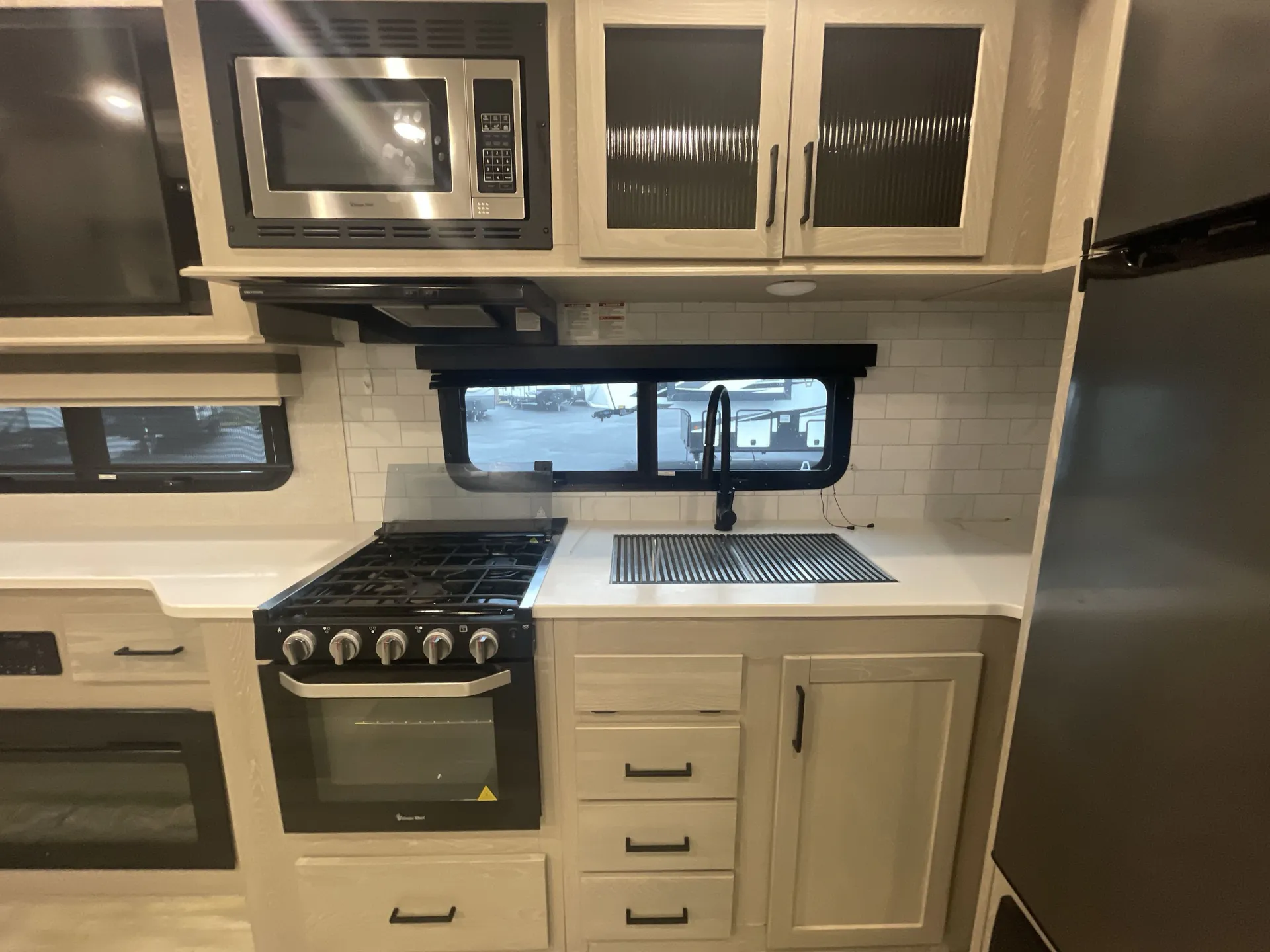 2022 Forest River Rockwood Ultra Lite 2881S - Photo 3