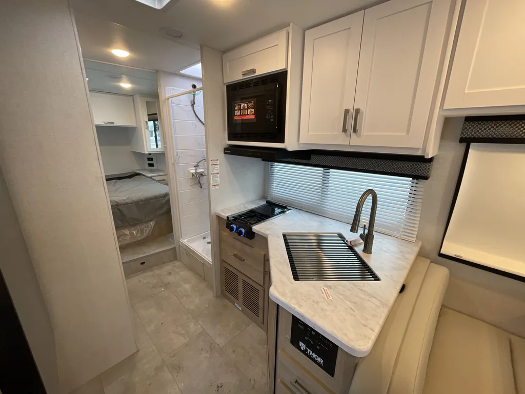 2026 Thor Motor Coach Freedom Elite 28HZ, Photos photo 12