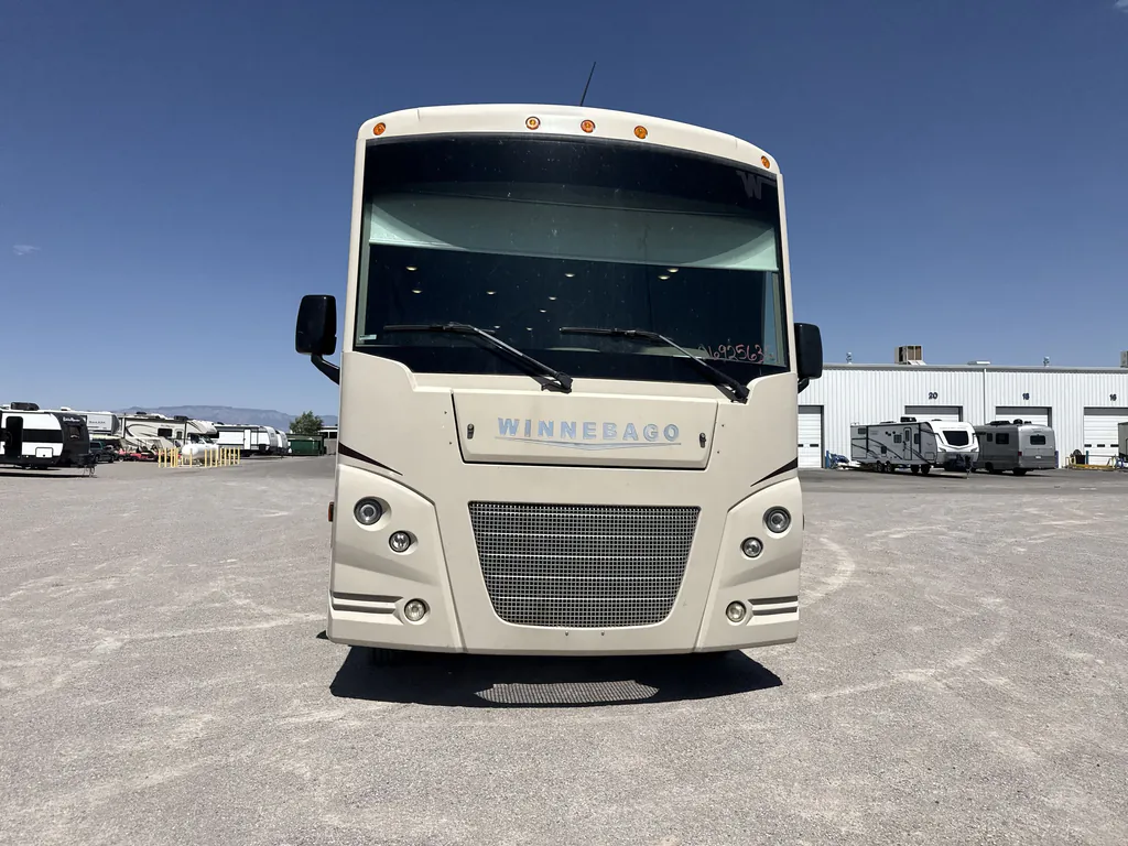 2019 Winnebago Sunstar 27P, Photos photo 4